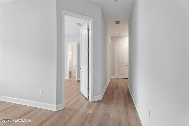 Building Photo - 52 Clarendon Rd