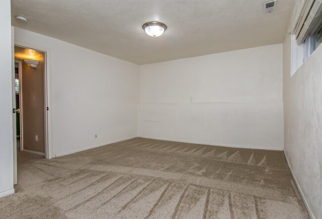 Building Photo - 1585 Rundquist Dr