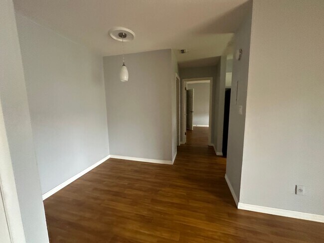Building Photo - 1/1 in Springwood Village