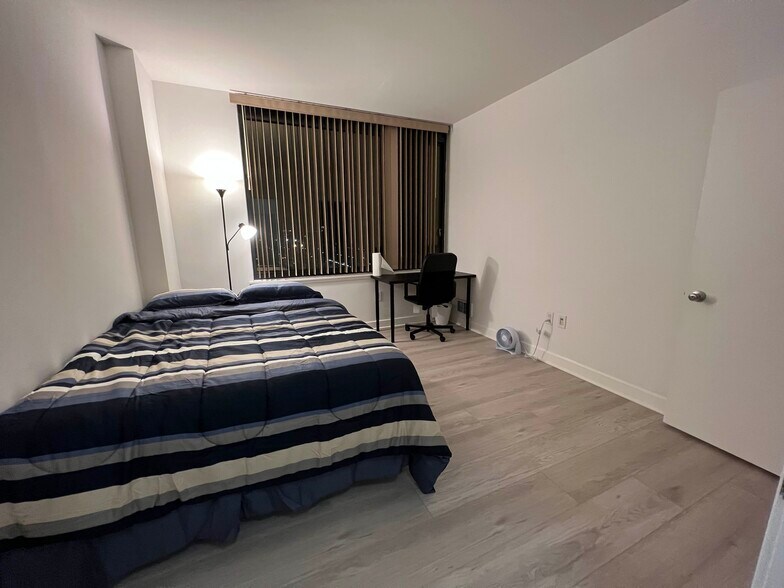 Building Photo - 718 4th St