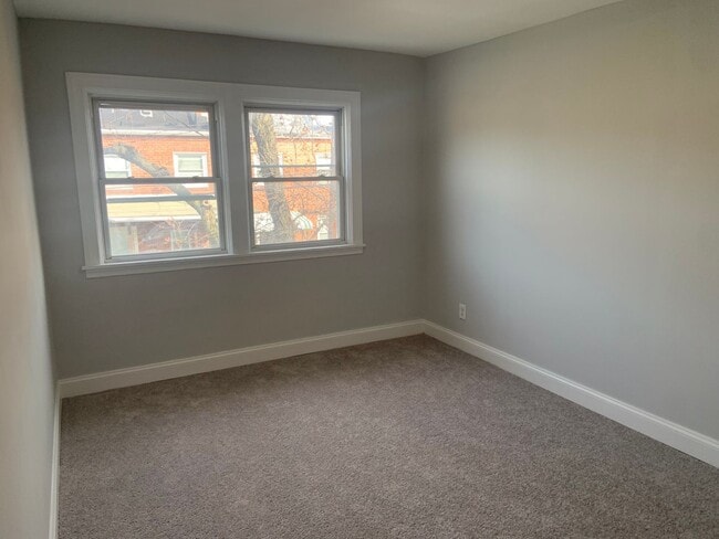 Building Photo - West Baltimore 4 Bedroom 1.5 Bathroom Town...