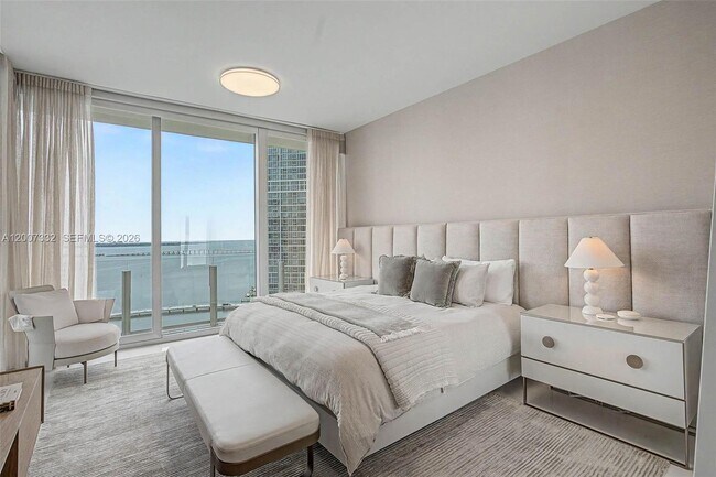 Building Photo - 300 Biscayne Blvd Way