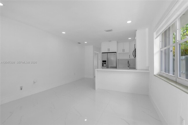 Building Photo - 2638 SW 30th Ct