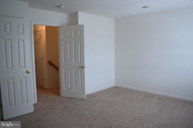 Building Photo - 45006 University Dr