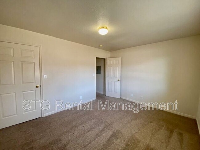 Building Photo - 180 E 100 N