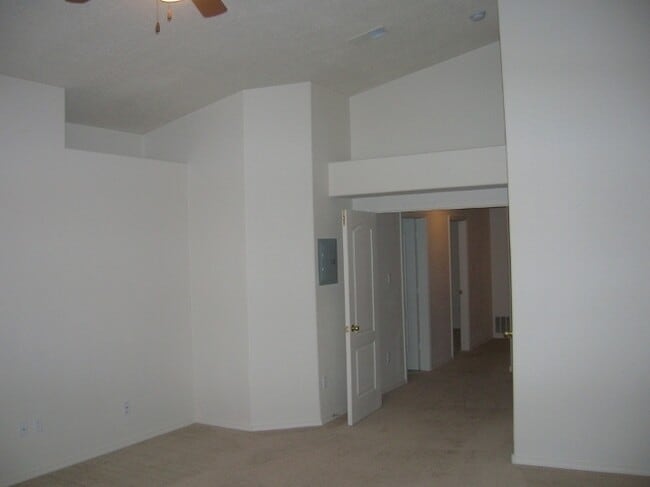 Building Photo - Beautiful 4 Bedroom Home in Rio Rancho