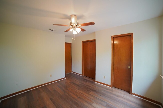 Building Photo - 1820 Nicklaus Dr