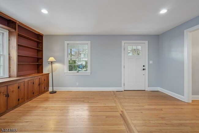 Building Photo - 16-21 Split Rock Rd