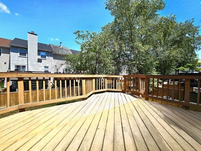 Building Photo - 8561 Southlawn Ct