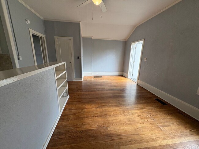 Building Photo - 2585 Napier Ave