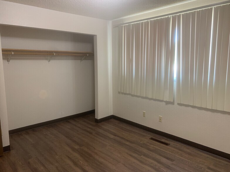 Building Photo - 1718 14th Ave W