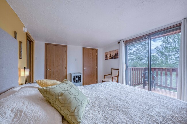 Building Photo - 104 Meadowood