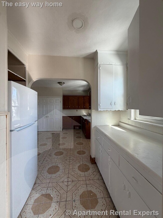 Building Photo - 110 Sharon St