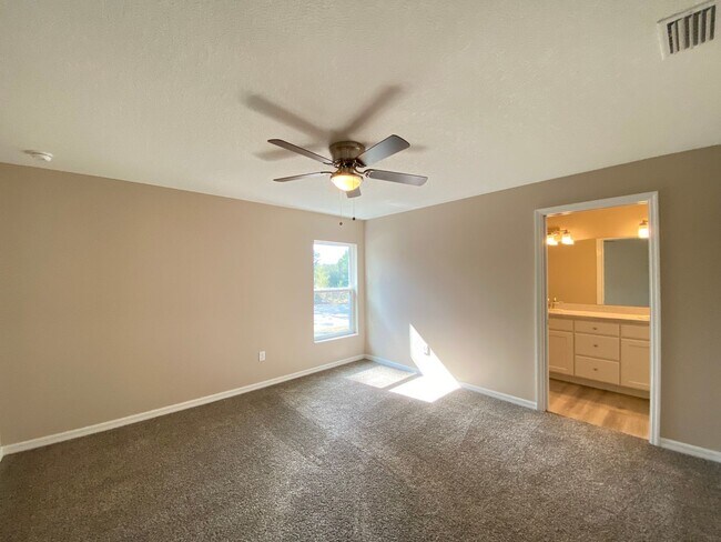 Building Photo - Beautiful Home Desirable SW Ocala Neighborhood 3/2/2 **WON"T LAST**