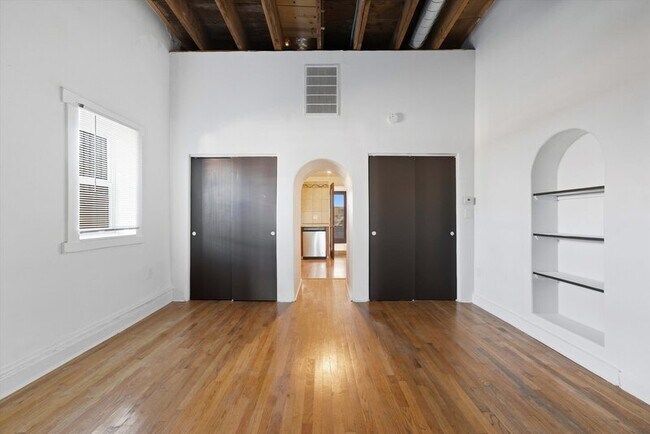 Building Photo - 837 S 8th Ave