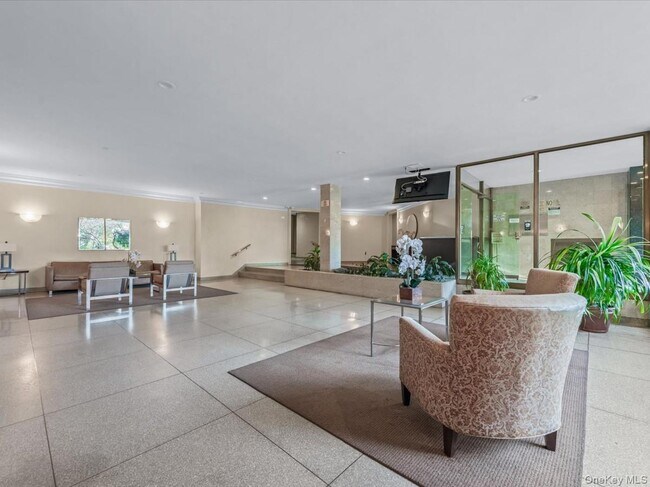 Building Photo - 100-25 Queens Blvd