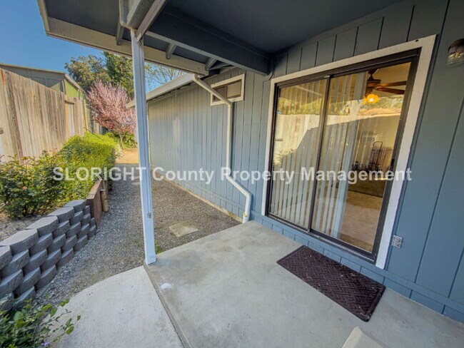 Building Photo - LEASE PENDING- Charming Home with Private Yard in Atascadero - 2 Bed / 1 Bath