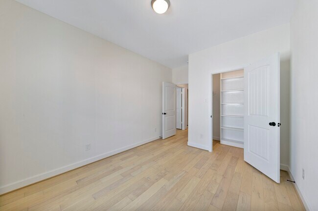 Building Photo - 946 Judiway St