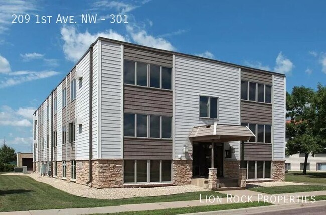 Building Photo - Your Modern Oasis in Osseo for $1,200/mont...