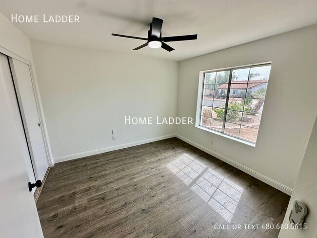 Building Photo - 2640 E Mallory St