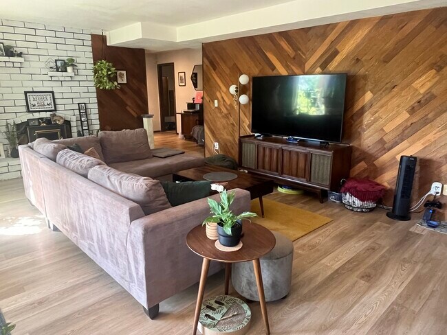 Building Photo - 17221 SE Oatfield Rd