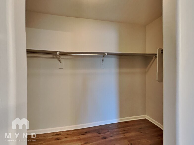 Building Photo - 2383 Oakmont Ln