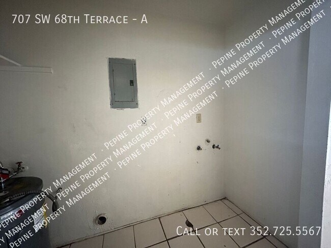 Building Photo - 707 SW 68th Terrace