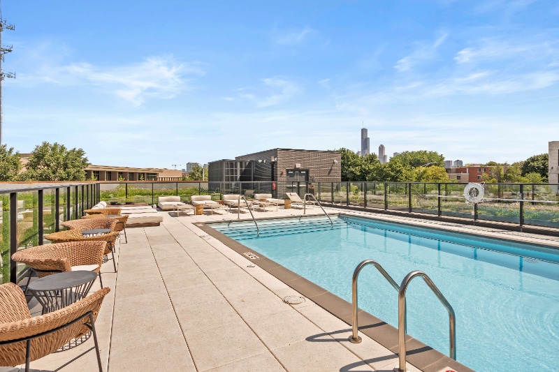 Building Photo - 1487 S Blue Island Ave