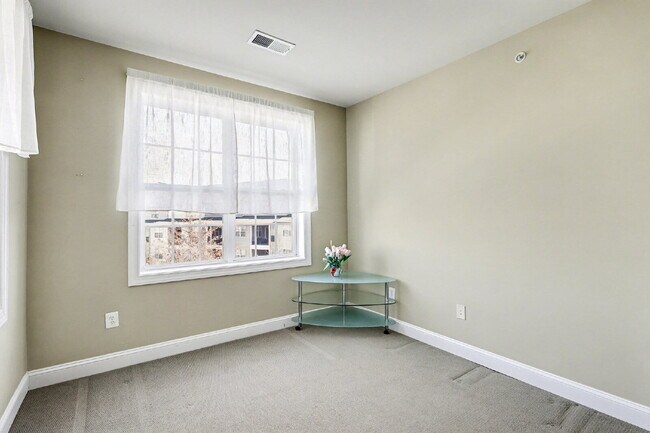 Building Photo - Welcome Home!!