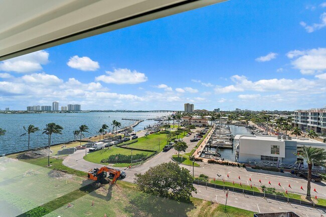 Building Photo - 301 Lake Shore Dr