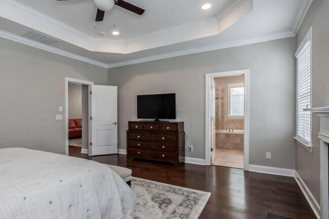 Building Photo - 10524 Royal Winchester Dr