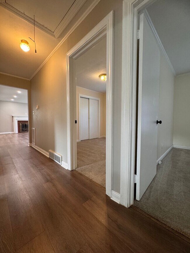 Building Photo - 3BR 1.5BA Brick Ranch in Lexington
