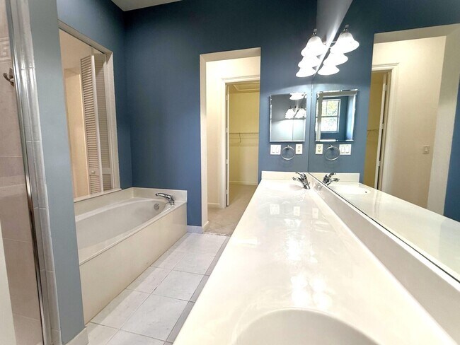 Building Photo - 685 Pacific Grove Dr