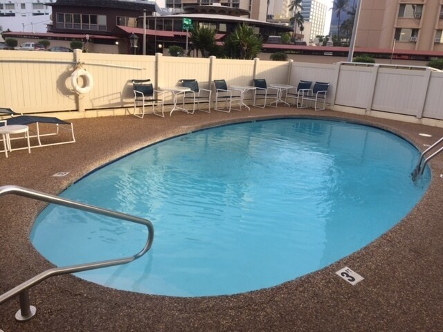 Building Photo - Pet Friendly 2 bedroom 1 bathroom Condo For Rent - Near Ala Moana, Don Quijote, Walmart, Sam's Club