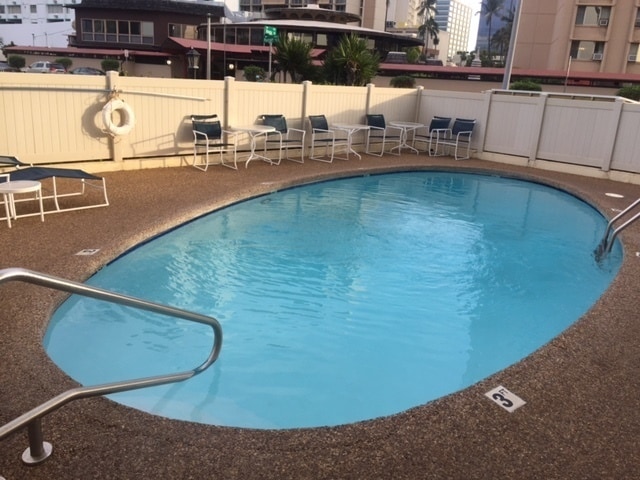 Building Photo - Well maintained 2 bedroom 1 bathroom unit ...