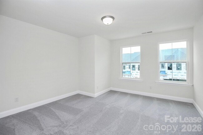 Building Photo - 6029 Mariemont Cir