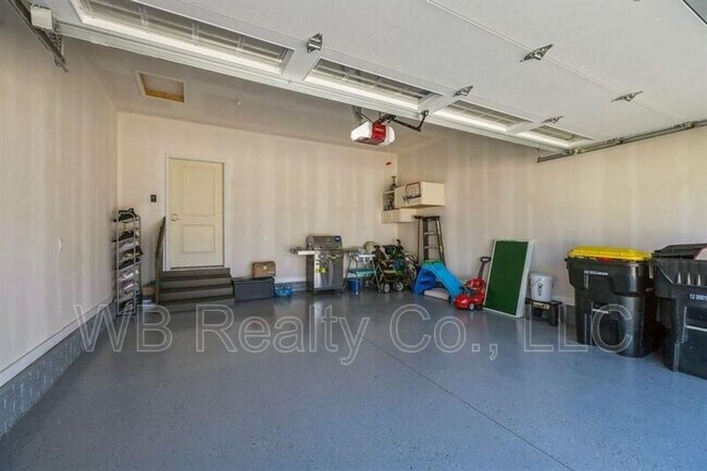 Building Photo - 9366 Primo Ln