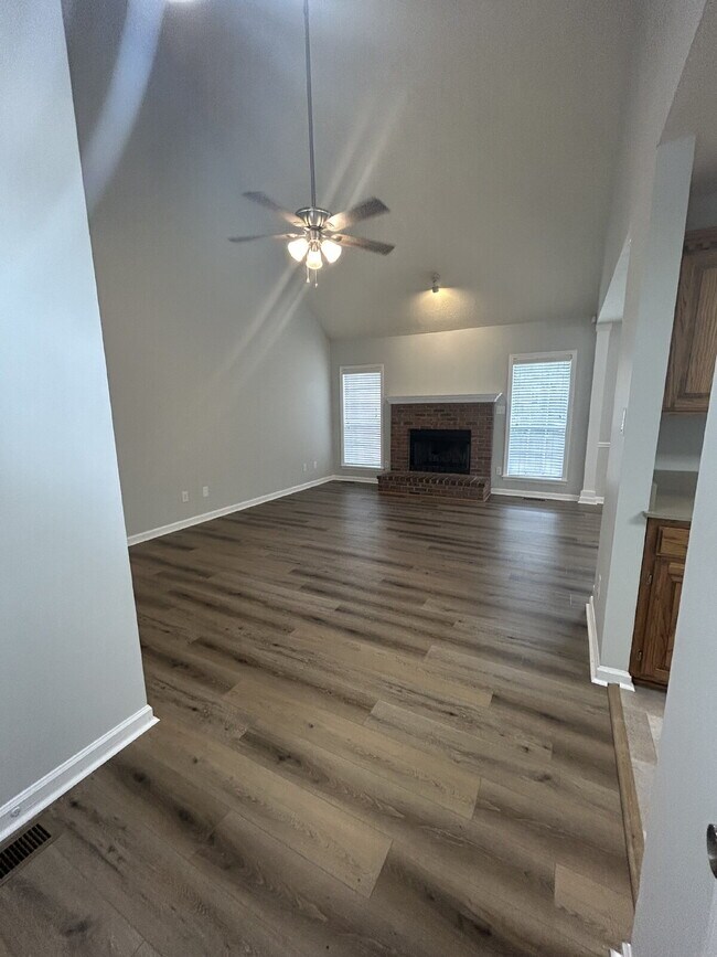 Building Photo - 158 Pennington Pl