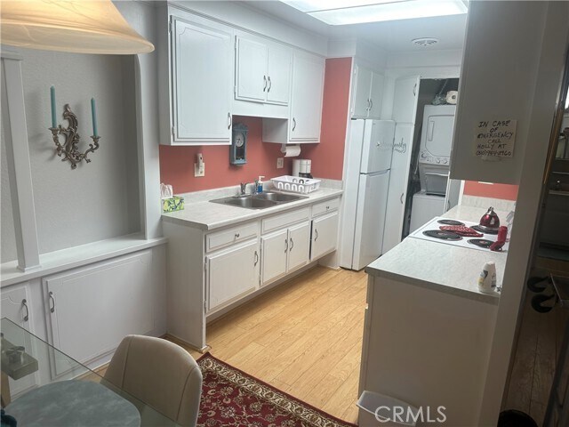 Building Photo - 2267 Via Puerta