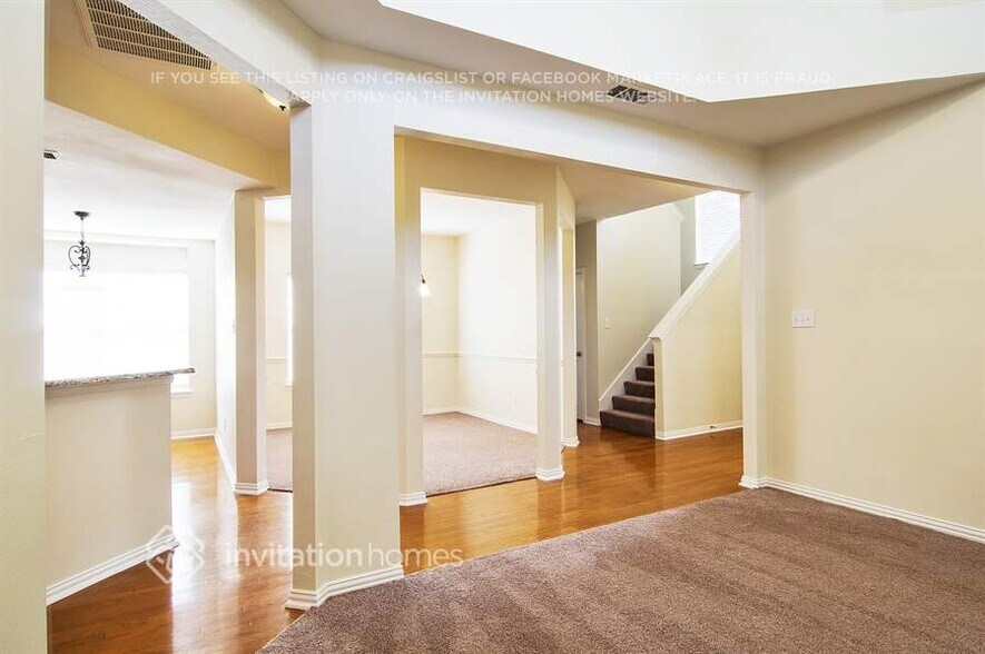 Building Photo - 1312 W Branch Hollow Dr