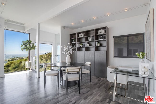 Building Photo - 8506 Magnolia Dr