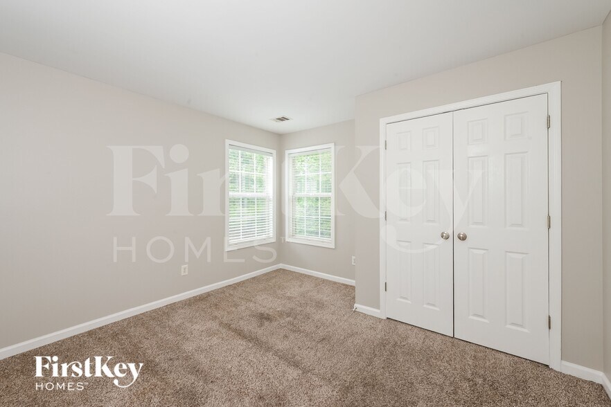 Building Photo - 1577 Silver Ridge Dr SW