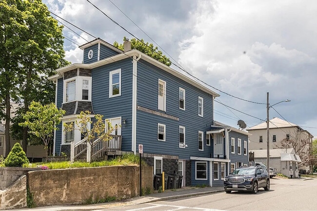 Building Photo - 183 Connors St