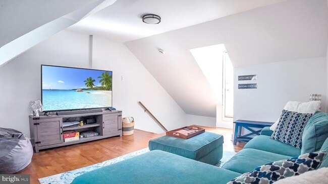 Building Photo - 434 Catharine St