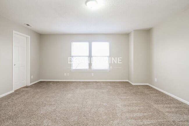 Building Photo - Fully Fenced 4 bedroom in Perry Township