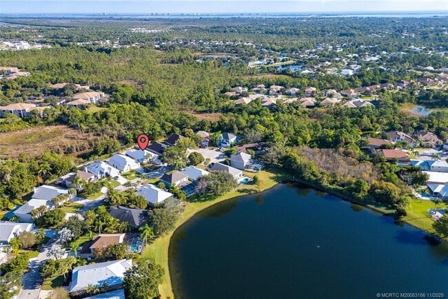 Building Photo - 920 NW Waterlily Pl