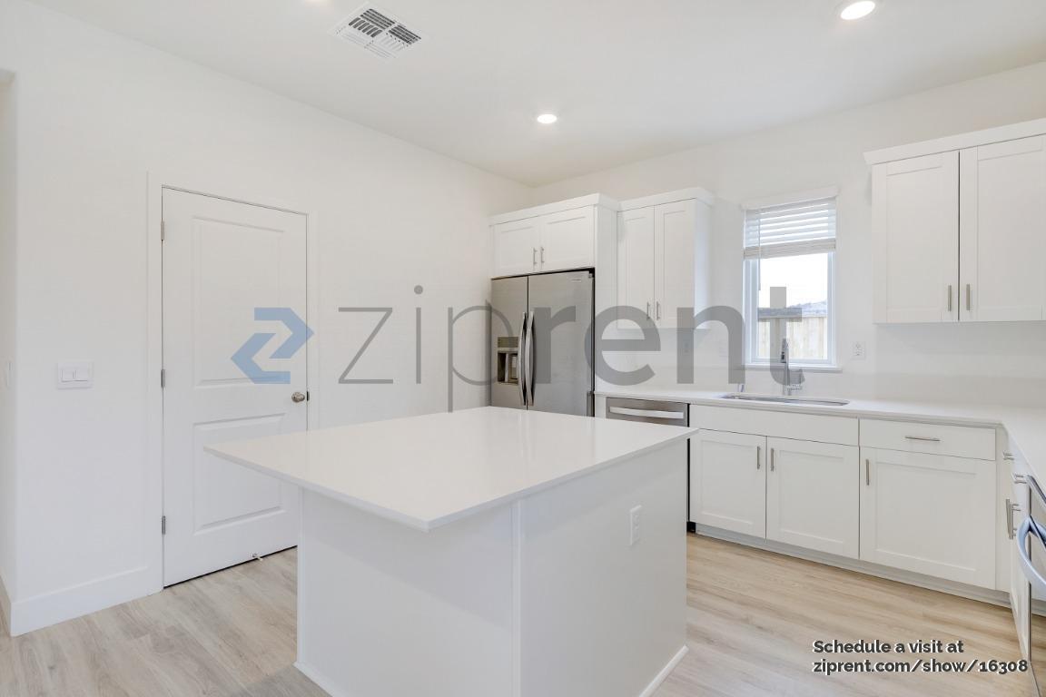 Building Photo - 6100 Oak Leaf Pl