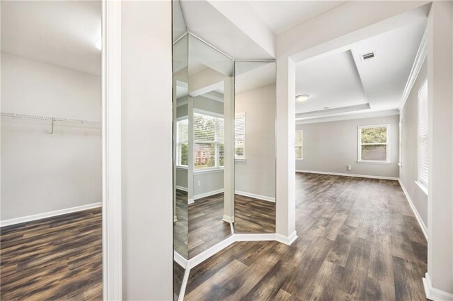 Building Photo - 4381 Challedon Dr