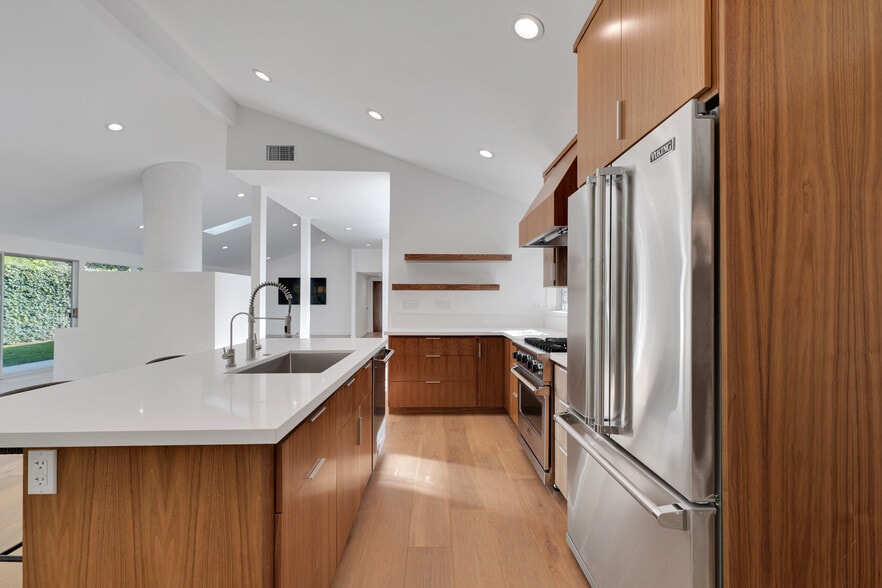 Chef's Kitchen - 6234 Paseo Canyon Dr