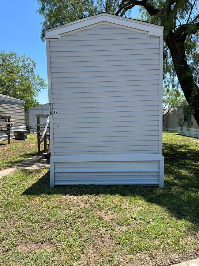 Building Photo - 1 bedroom/1bathroom home in the Star Dust Manufactured Home Community.